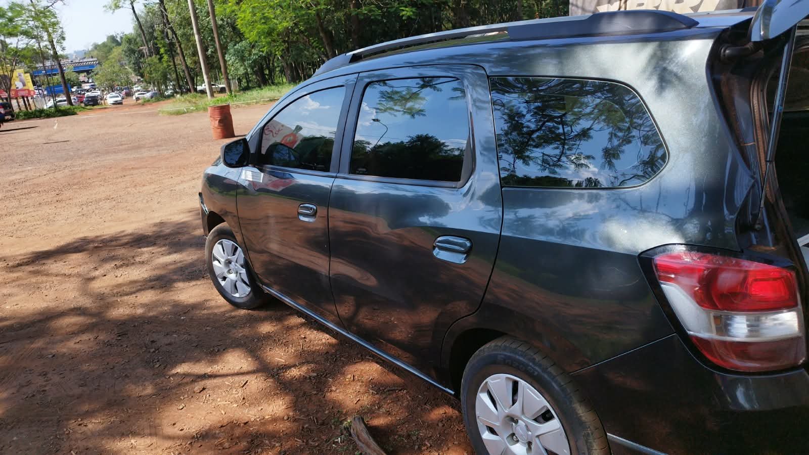 Coche de iguazuGO para 6 personas